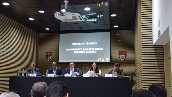 Conselho Técnico na sede da FPF (Foto: Divulgação)