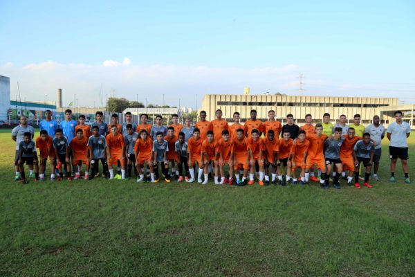 Sub-15 pronto para estreia no Paulista
