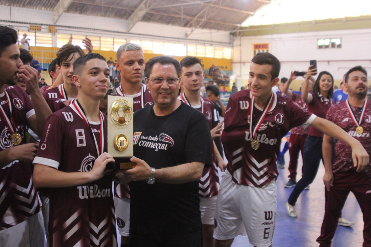 É campeão! Futsal Sub-16 conquista título no Estadual