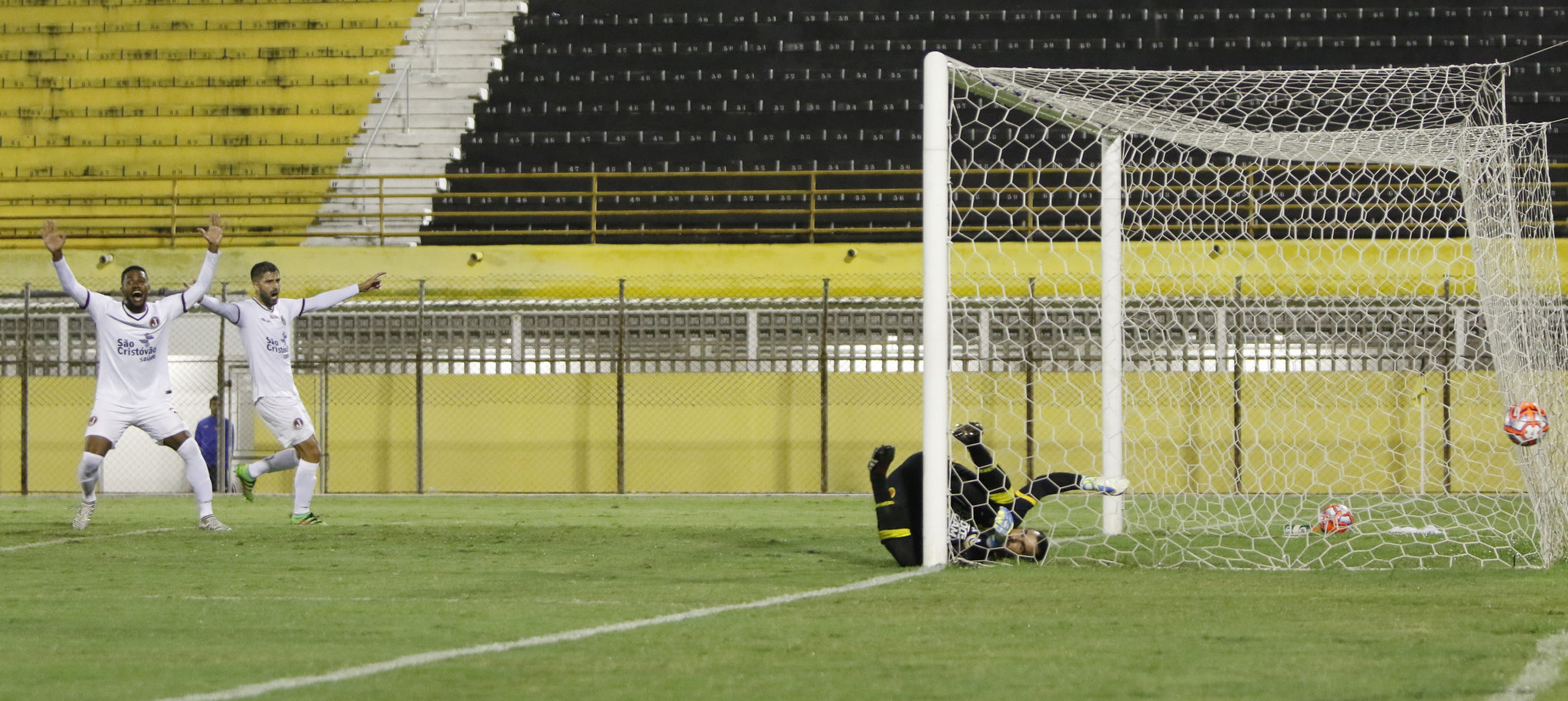 Tem gol!!!
