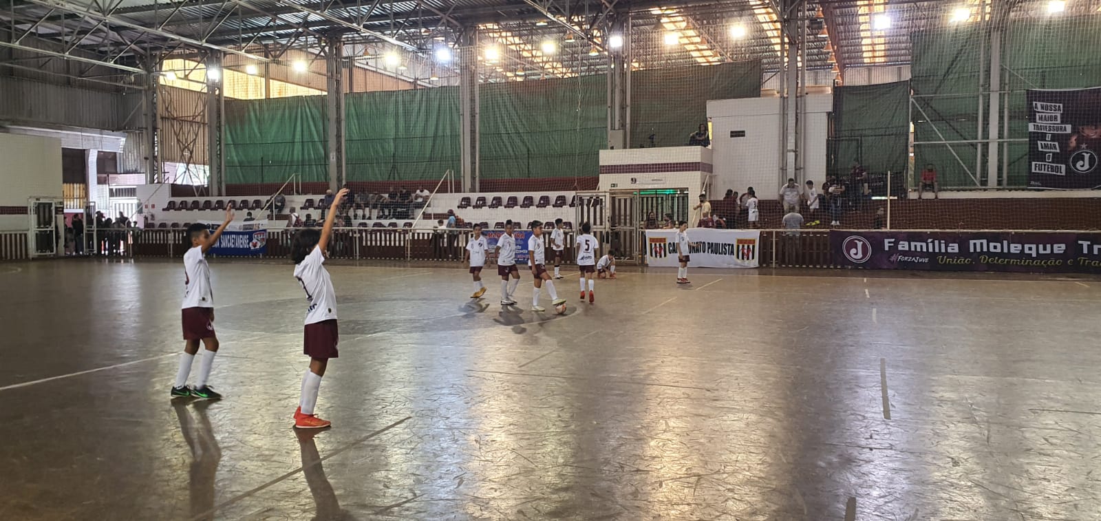 Categorias Iniciantes e de Base atuam no Campeonato Paulista de Futsal