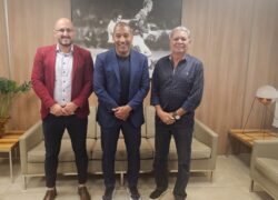 Tadeu Deradeli e Eduardo Alves se reúnem com Mauro Silva na FPF