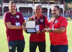 Portuguesa homenageia Juventus com placa comemorativa ao seu Centenário