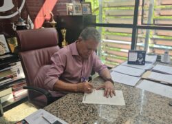 Presidente Tadeu Deradeli assina Escritura da Concessão de Uso das Áreas Municipais