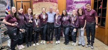 Presidente Tadeu Deradeli recebe a equipe de Patinação Artística